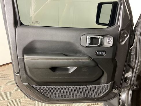 Used 2025 Jeep Gladiator Sport image 22