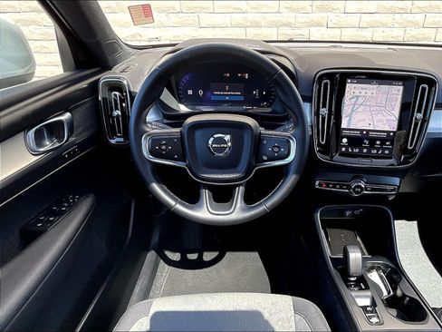 Used 2025 Volvo XC40 B5 Core AWD/4WD image 4