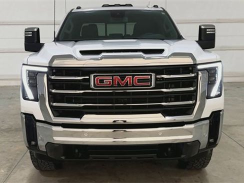 Used 2024 GMC Sierra 2500 SLT w/ SLT Convenience Package image 3