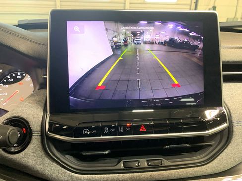 Used 2024 Jeep Compass Latitude image 5