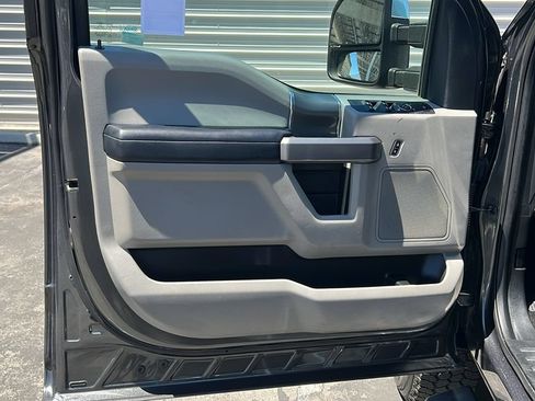 Certified 2018 Ford F250 XLT w/ XLT Premium Package AWD/4WD image 14