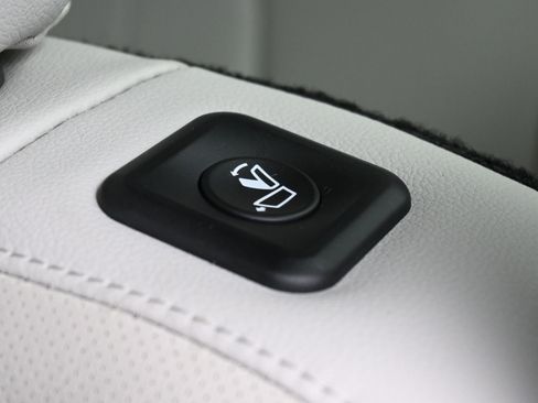 Used 2024 Kia Telluride EX w/ EX Captain's Chair Package image 19