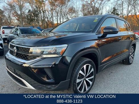 Certified 2022 Volkswagen Taos SE image 1