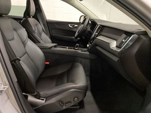 Used 2025 Volvo XC60 B5 Core image 24