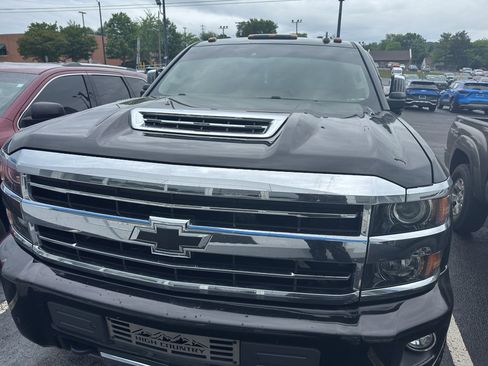 Used 2018 Chevrolet Silverado 2500 High Country w/ Duramax Plus Package AWD/4WD image 2