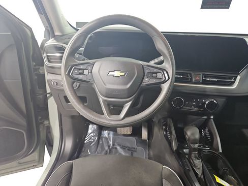 Used 2025 Chevrolet TrailBlazer LS w/ LS Convenience Package AWD/4WD image 14