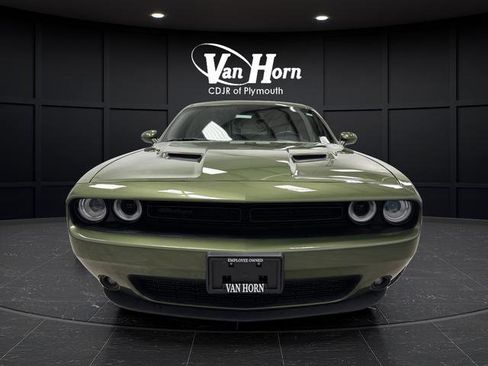 Used 2023 Dodge Challenger SXT w/ Blacktop Package image 9