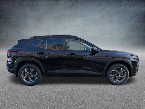 New 2026 Chevrolet Trax LT image 3