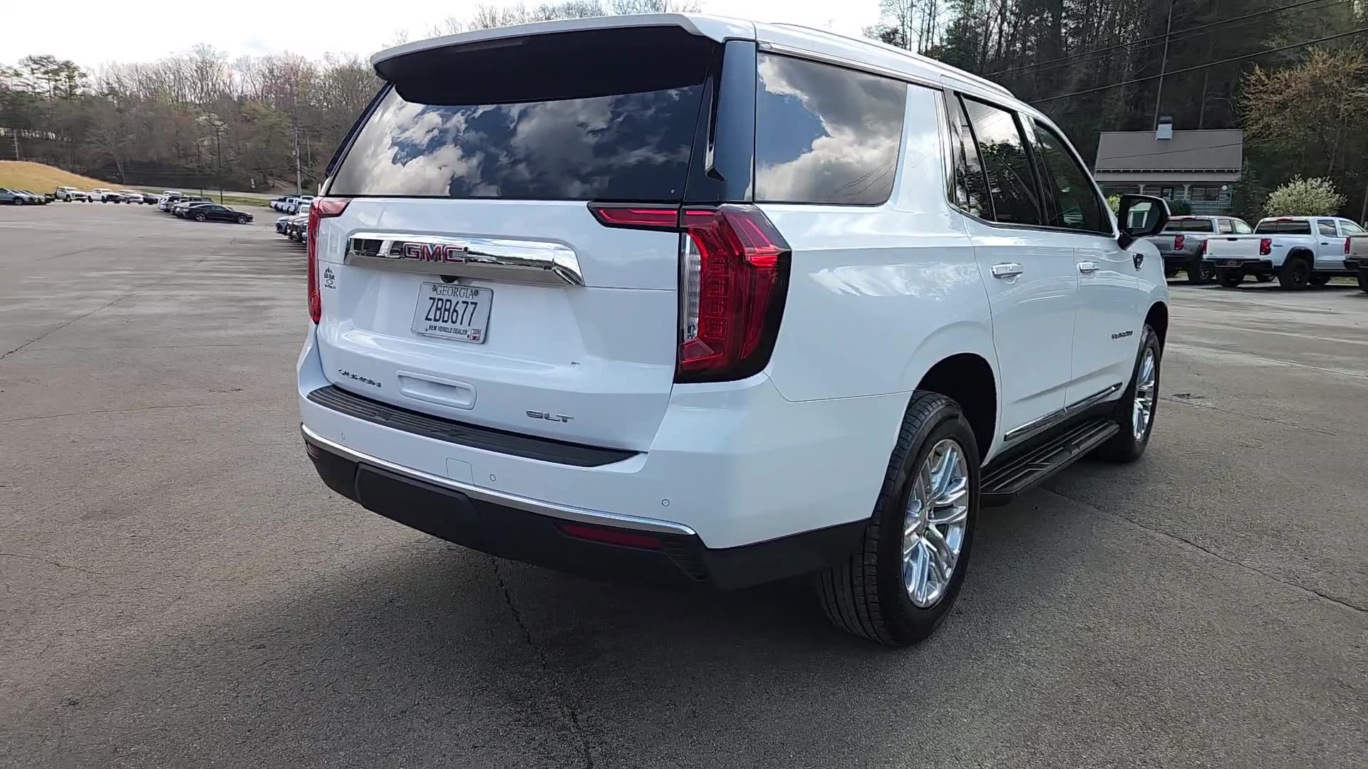 Used 2024 GMC Yukon SLT AWD/4WD image 5