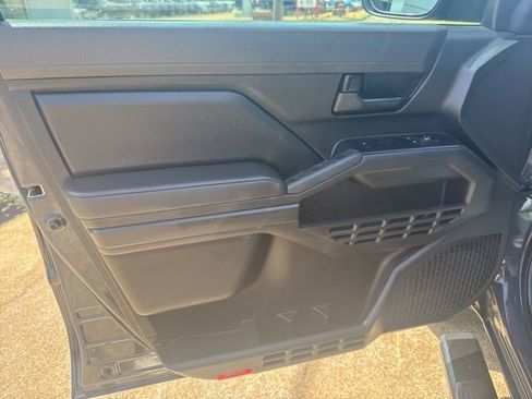 Used 2024 Toyota Tacoma SR AWD/4WD image 11