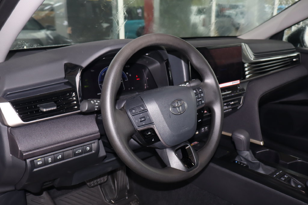 Used 2026 Toyota Camry LE FWD image 16