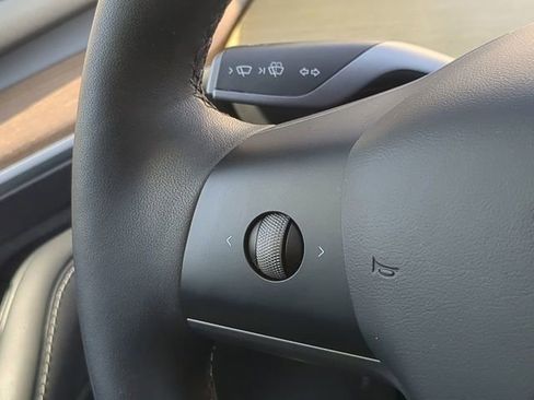 Used 2023 Tesla Model Y Long Range image 28