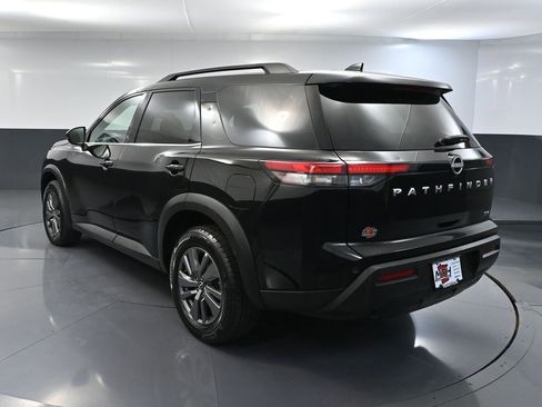 Used 2024 Nissan Pathfinder SV FWD image 8