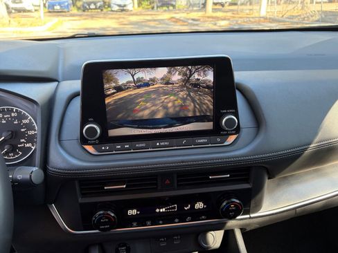 Used 2025 Nissan Rogue SV image 17