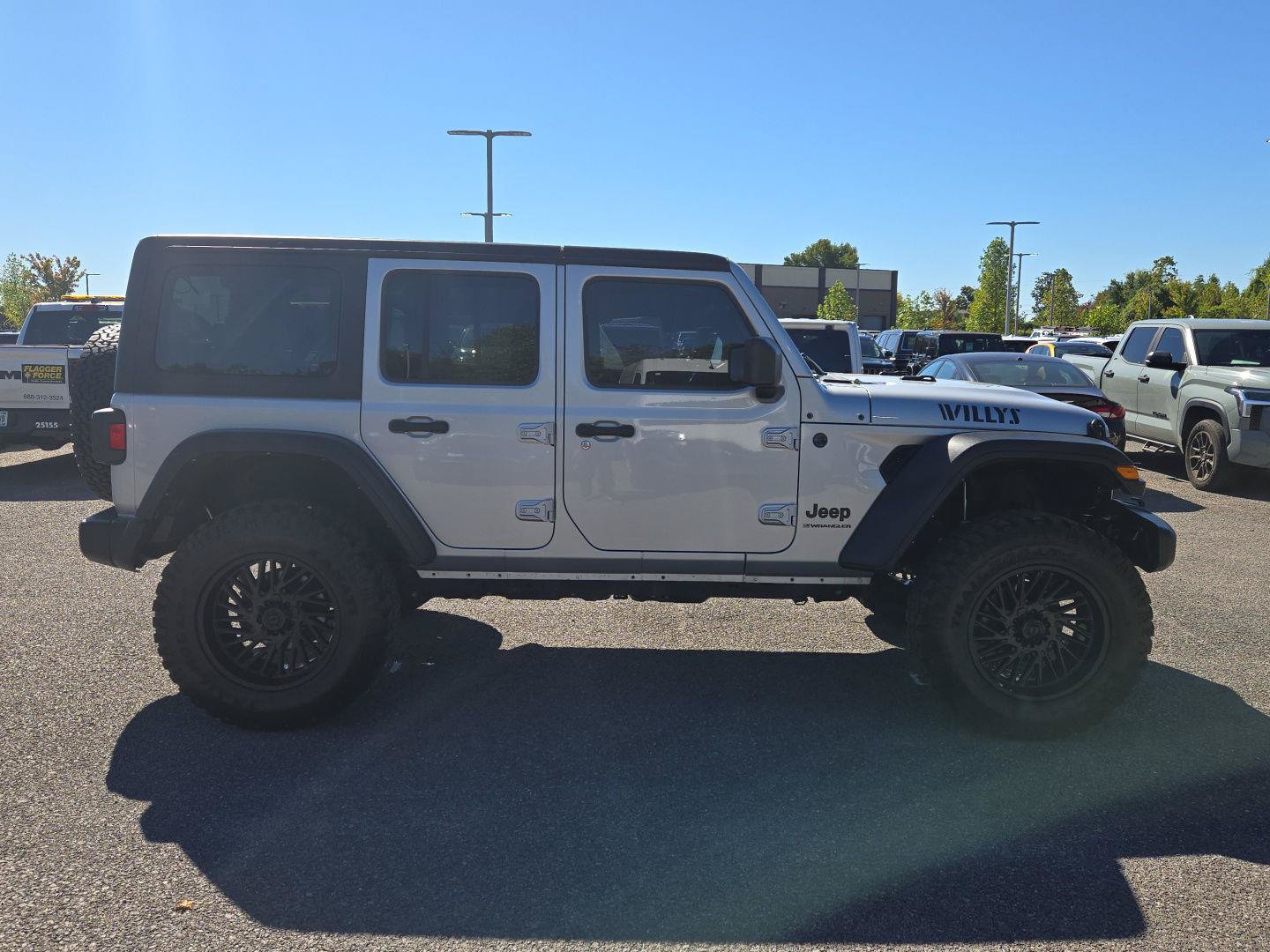 Used 2024 Jeep Wrangler Unlimited Sport AWD/4WD image 8