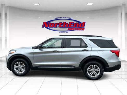 Used 2023 Ford Explorer XLT AWD/4WD image 4
