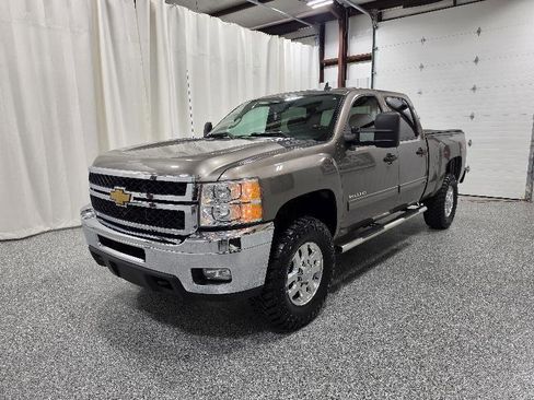 Used 2013 Chevrolet Silverado 2500 LT w/ Interior Plus Package AWD/4WD image 3