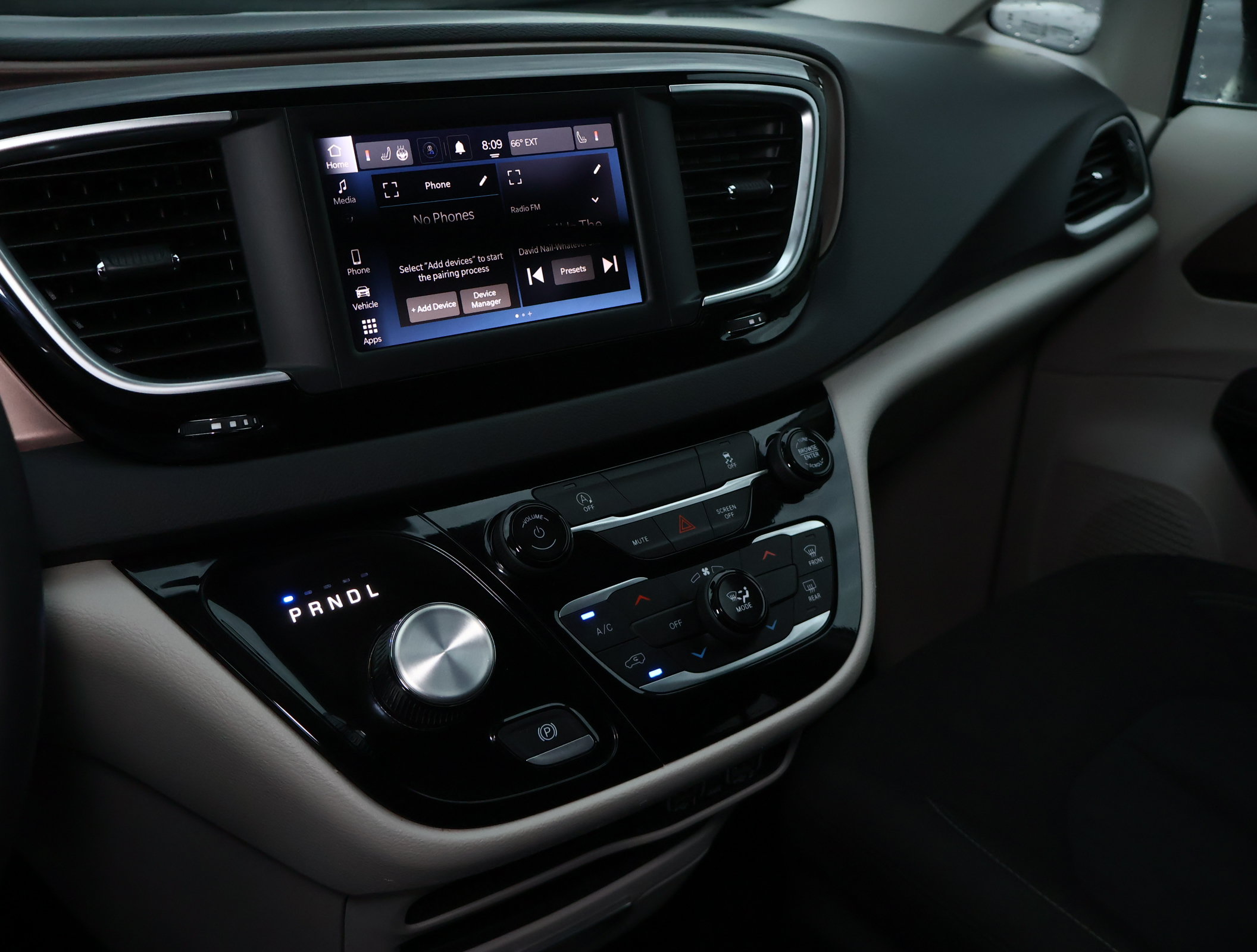 Used 2024 Chrysler Voyager LX FWD image 18