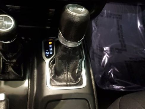 Used 2019 Jeep Wrangler Unlimited Sport S image 24