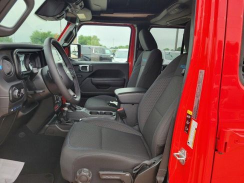 Used 2025 Jeep Wrangler Unlimited Rubicon 4xe w/ Safety Group AWD/4WD image 23
