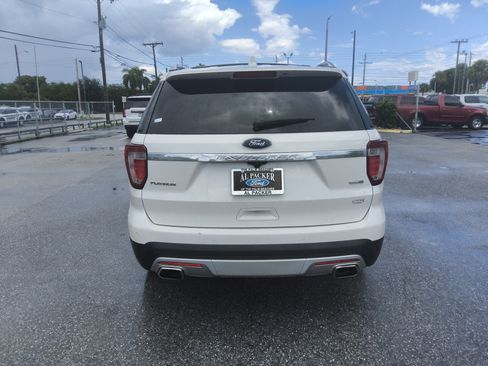Used 2017 Ford Explorer Platinum AWD/4WD image 4