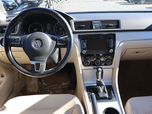 Used 2013 Volkswagen Passat TDI SE image 12