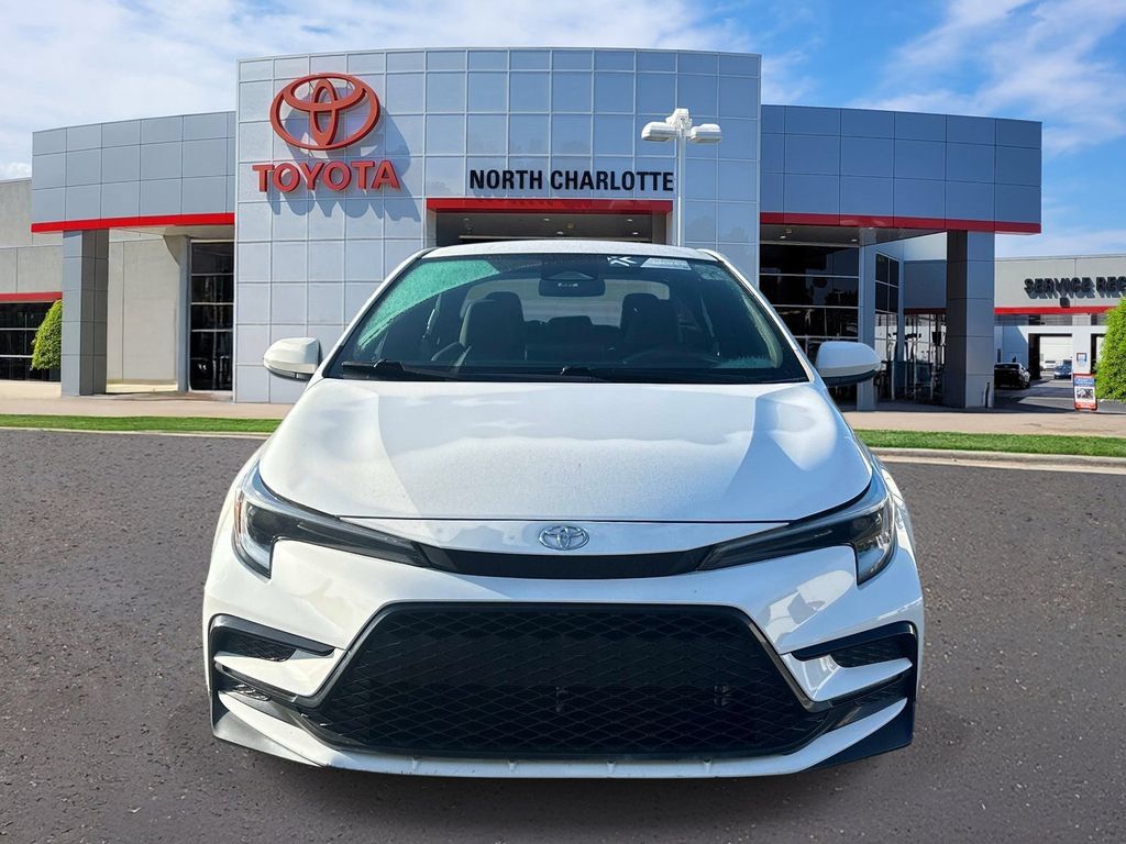 Used 2023 Toyota Corolla SE FWD image 3