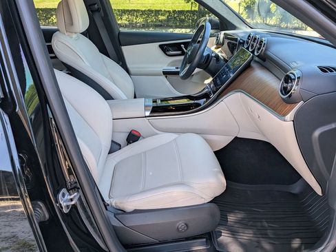 Used 2023 Mercedes-Benz GLC 300 image 25