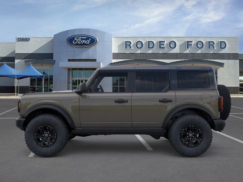 New 2026 Ford Bronco Badlands image 3