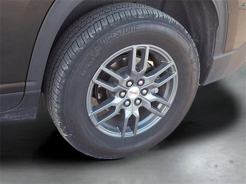 Used 2025 GMC Acadia Elevation image 15