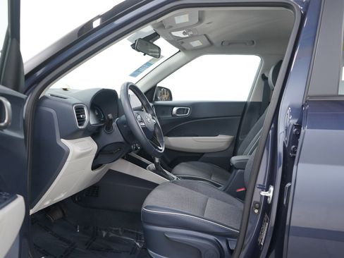 Certified 2025 Hyundai Venue Limited image 21