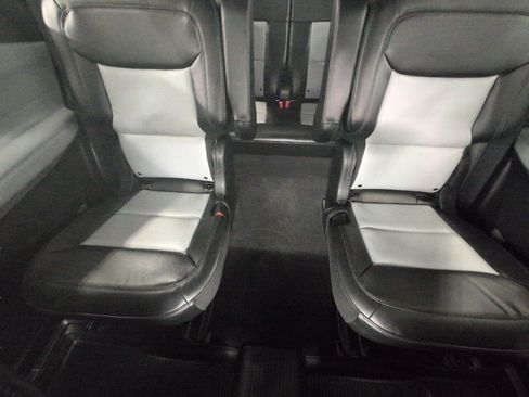Used 2024 Ford Explorer XLT w/ Equipment Group 202A AWD/4WD image 24