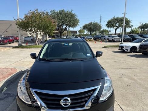 Used 2019 Nissan Versa S Plus FWD image 3