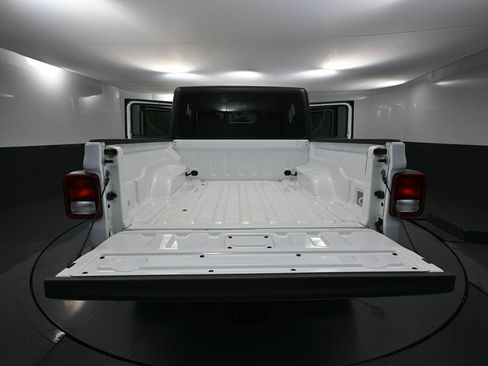 Used 2022 Jeep Gladiator Sport image 43