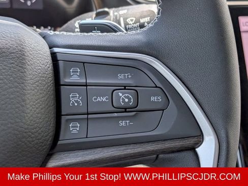 Used 2025 Jeep Grand Cherokee L Limited w/ Luxury Tech Group II AWD/4WD image 26