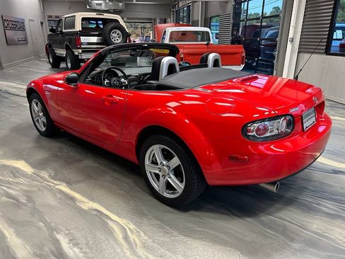 Used 2008 MAZDA MX-5 Miata Sport RWD image 24