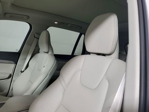 Certified 2024 Volvo XC90 B5 Plus w/ Protection Package Premier image 25
