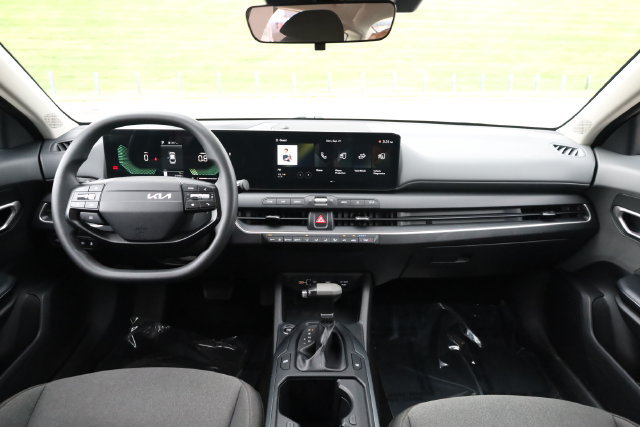 Used 2025 Kia K4 FWD image 16