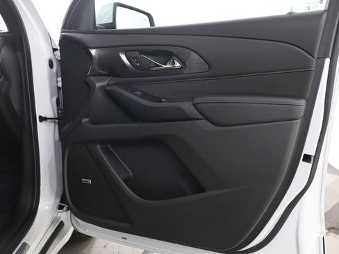 Used 2022 Chevrolet Traverse High Country image 9
