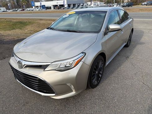 Used 2017 Toyota Avalon XLE image 4