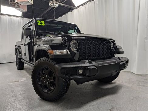 Used 2023 Jeep Gladiator Willys image 2