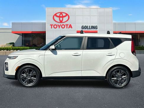 Used 2021 Kia Soul S FWD image 2