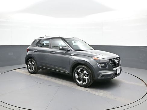 Certified 2023 Hyundai Venue Limited w/ Cargo Package image 4