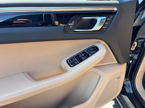 Used 2024 Porsche Macan AWD/4WD image 4
