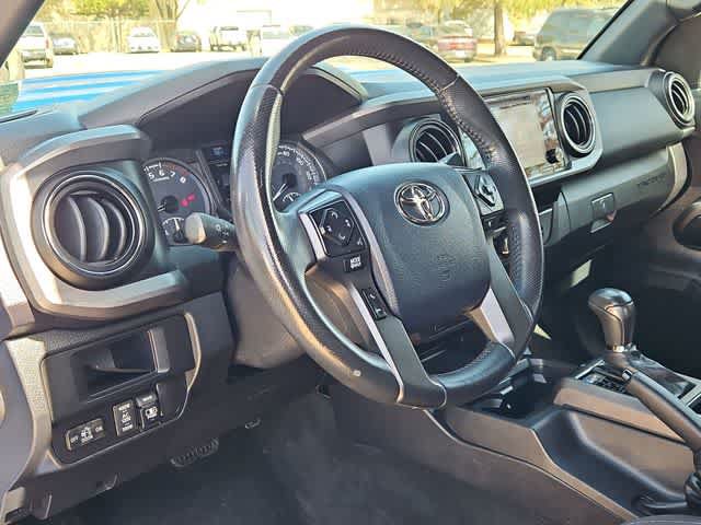 Used 2017 Toyota Tacoma TRD Sport w/ Tow Package RWD image 10