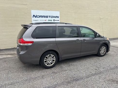 Used 2013 Toyota Sienna XLE FWD image 3