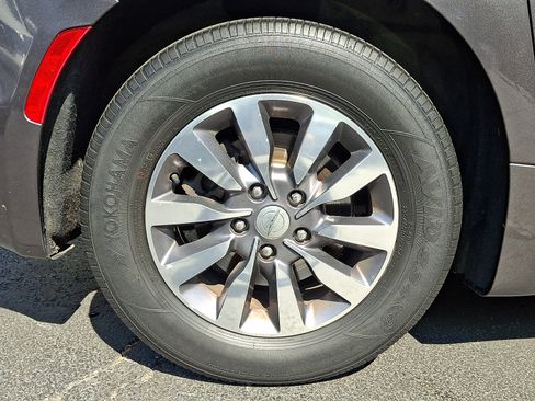 Certified 2020 Chrysler Pacifica Touring-L Plus FWD image 8