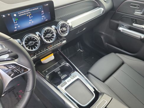 Certified 2025 Mercedes-Benz GLB 250 image 26