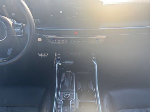 Used 2025 Kia Sorento SX Prestige image 11