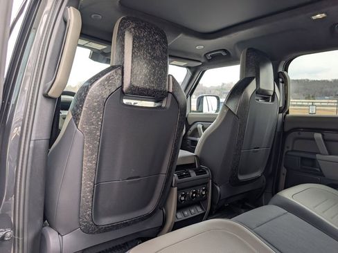 Certified 2025 Land Rover Defender 110 image 32